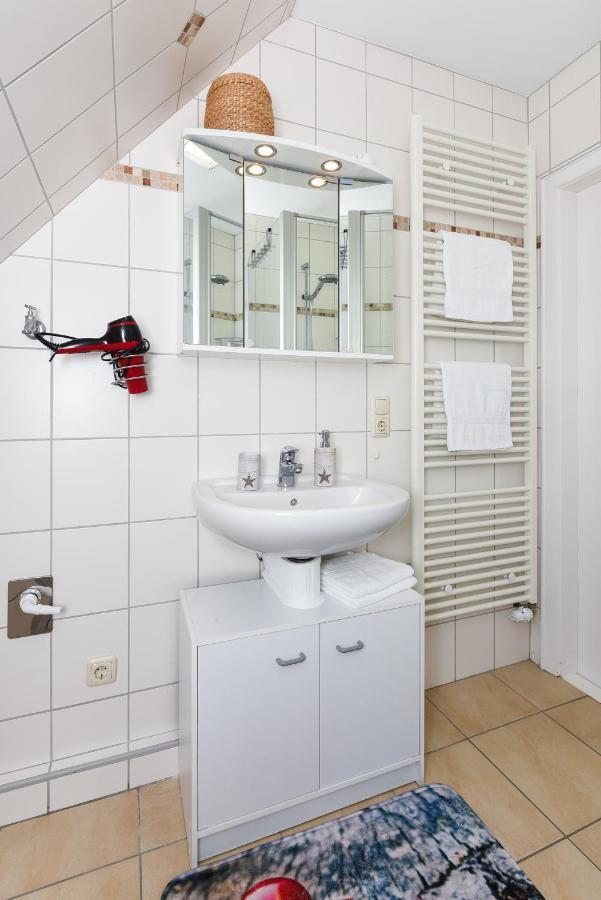 Ferienwohnungen Im Haus Ankerplatz エセンス エクステリア 写真